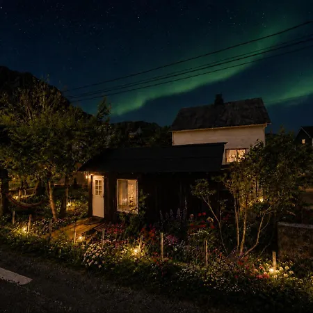 Хостел Tiny House - The Lowfo House Lofoten *