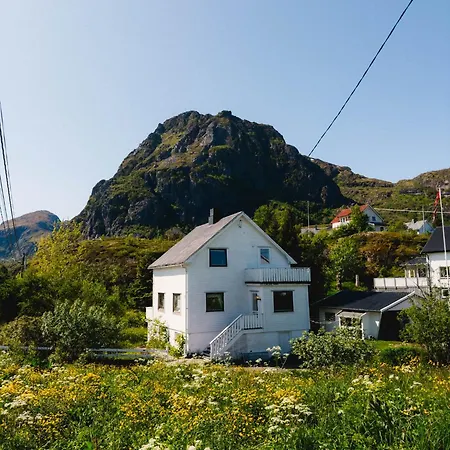 Хостел Tiny House - The Lowfo House Lofoten